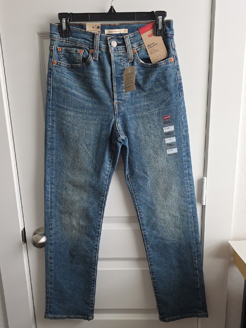 Levi's Classic Blue Wedgie Straight Leg Jeans Button Fly Size 27 G146